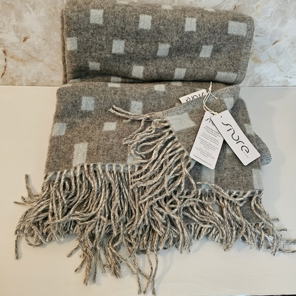 Fibre By Auskin Merino Wool Throw Blanket Gray Seamist - Picture 6 of 16